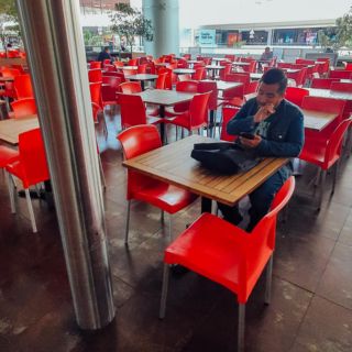 Pega a comercios #UnDíaSinMujeres