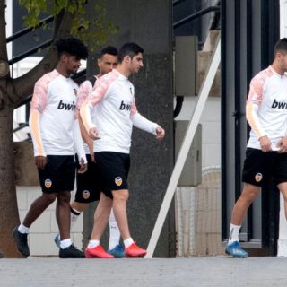 Valencia busca remontada épica sin su afición por coronavirus