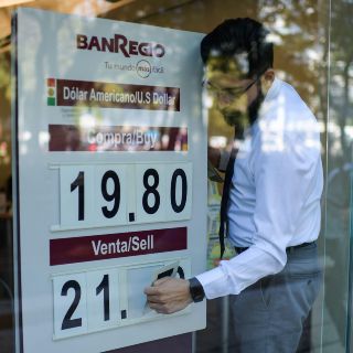 Lunes negro derrumba el peso y petróleo en México