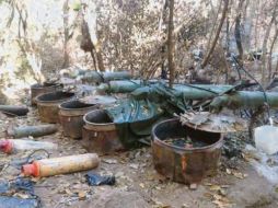 En el lugar encontraron 15 costales con precursores químicos, 39 tanques de gas LP y tres bombas para abastecimiento de agua. ESPECIAL