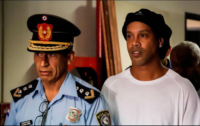 Ronaldinho está retenido en un cuartel de Policía de Asunción, imputado por el uso de un pasaporte paraguayo adulterado. EFE / ARCHIVO
