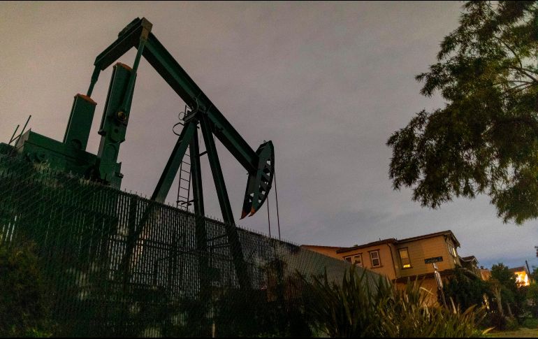 El colapso de ayer en los petroprecios se debió a la decisión de Arabia Saudí, el mayor productor de crudo del mundo, de bajar el precio de sus exportaciones, combinado con la incertidumbre por el coronavirus. AFP/ARCHIVO