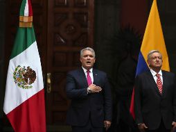 En el Patio de Honor de Palacio Nacional se entonan los himnos nacionales de México de Colombia. AP / F. Llano