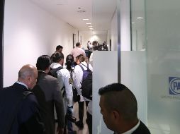 Peritos de la FGR y elementos de la Agencia Criminal de Investigación acudieron a revisar las instalaciones del PAN en el Senado, tras la denuncia de equipos de espionaje. SUN/ARCHIVO