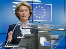 La titular de la Comisión Europea, Ursula von der Leyen, habla ante los medios este martes. EFE/E. Lecocq