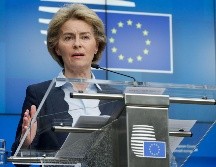 La titular de la Comisión Europea, Ursula von der Leyen, habla ante los medios este martes. EFE/E. Lecocq