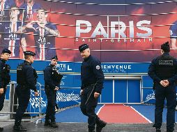 Custodiado. Autoridades francesas vigilan el estadio del PSG, al no estar permitidos eventos multitudinarios por el coronavirus.  AFP