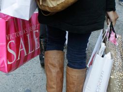 American Marketing Association dice que el 70% de las compras las hacen las mujere. AP/Archivo