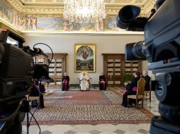 Francisco dedicó oraciones especiales a los presos, los enfermos y el personal hospitalario. EFE