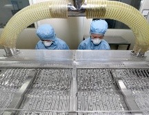 Las fábricas que están reabriendo producen baterías, medicamentos, partes para aparatos de telecomunicaciones y licores chinos. EFE/ARCHIVO