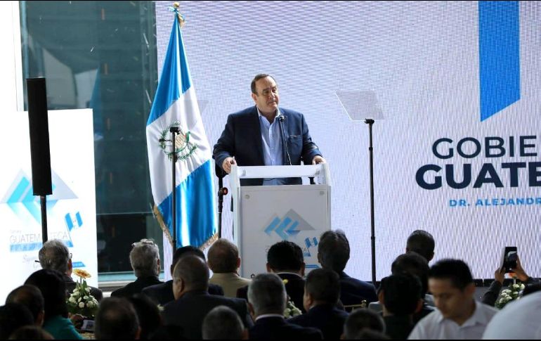 El presidente de Guatemala, Alejandro Giammattei, anuncia que todos los guatemaltecos que lleguen al país procedentes de Europa vía aérea serán puestos en cuarentena. EFE/Presidencia de Guatemala
