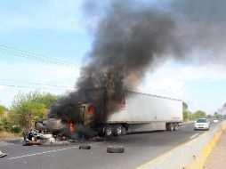 Civiles armados y encapuchados bloquearon al menos 11 puntos carreteros de la zona Laja-Bajío en Guanajuato. EFE / ARCHIVO