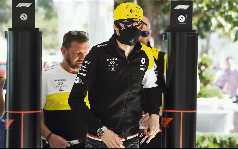 Esteban Ocon. El piloto francés de Renault arribó al circuito de Melbourne con protección especial. AFP