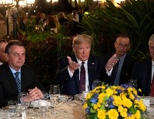 Jair Bolsonaro y Donald Trump estuvieron en una cena el pasado 7 de marzo en la residencia del presidente estadounidense de Mar-a-Lago, en Palm Beach, Florida. AFP/ARCHIVO