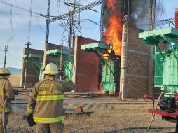 Controlan incendio en subestación de CFE en El Salto