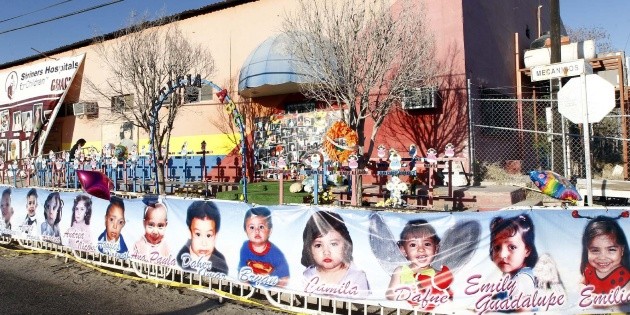 AMLO firma decreto que pensiona a v&iacute;ctimas de Guarder&iacute;a ABC