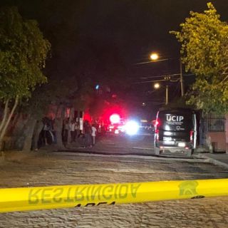 Asesinan a un hombre dentro de una finca en Tlaquepaque; lo encuentran en el baño