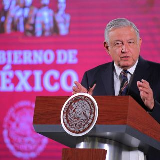 Por coronavirus, saludo de paz se puede hacer con la mente: López Obrador
