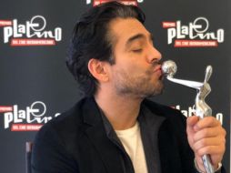 El conductor mexicano Omar Chaparro presentaría la séptima edición de los premios. TWITTER / @PremiosPLATINO