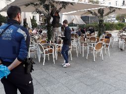 Una terraza en el centro de Madrid luce desierta este viernes. EFE