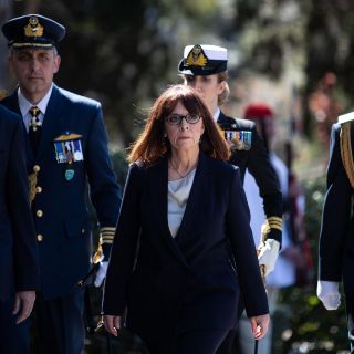 Asume la primera presidenta en la historia de Grecia