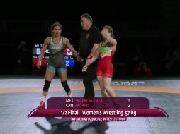 La jalisciense (D) venció a la canadiense Linda Morais (8-2) en el preolímpico continental de luchas asociadas. TWITTER / @codejalisco