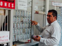 Los compradores aseguran que compran los boletos para apoyar a la causa del Presidente, y algunos incluso enmarcarán el billete. EL INFORMADOR/G. Gallo