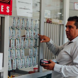 Se registra desabasto... de cachitos para rifa de avión presidencial