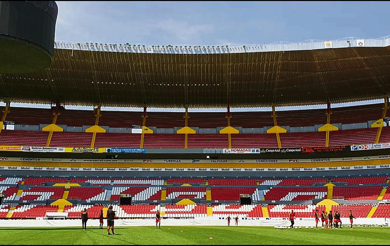 Las tribunas del estadio Jalisco lucirán vacías este mediodía cuando Leones Negros reciba al cuadro de Zacatecas. EL INFORMADOR/D. Reos