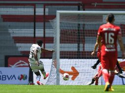 Agonizaba el partido cuando Mauricio aprovechó un regalo toluqueño para vencer por abajo a Alfredo Talavera. IMAGO7/E. Espinosa