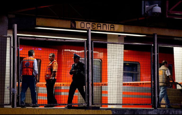 Actualmente realizan labores de sustitución y reparación de los tramos de barra guía dañada. AP/Archivo