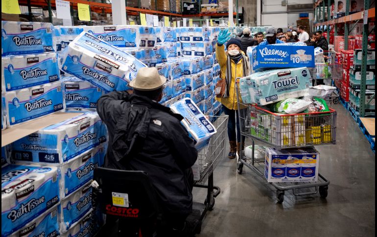 Una fila en una tienda en California, Estados Unidos. AFP/J. Edelson