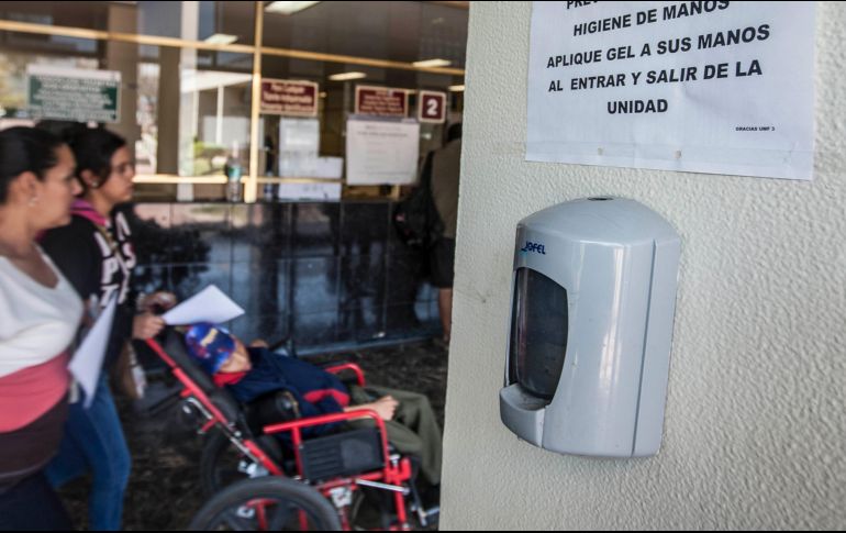 Las entradas del Centro Administrativo Tlajomulco (CAT) y demás edificios de gobierno cuentan con gel sanitizante. EL INFORMADOR / ARCHIVO