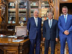 López Obrador acompañado de los directivos de la compañía de telecomunicaciones Altán Redes. EFE/Presidencia de México