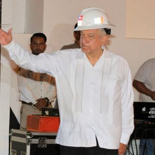 Pemex celebra incremento en su producción ante caída de precios