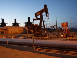 Ayer lunes, el Brent y el WTI se derrumbaron 11% y 9.5% respectivamente en medio del pánico que se apoderó de los mercados. AFP/ARCHIVO