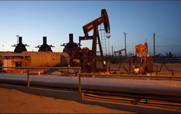 Ayer lunes, el Brent y el WTI se derrumbaron 11% y 9.5% respectivamente en medio del pánico que se apoderó de los mercados. AFP/ARCHIVO