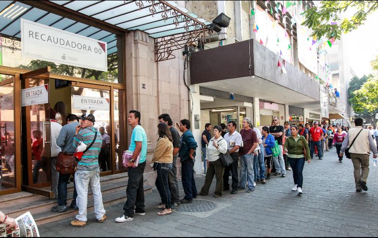 Destaca el aumento de 23 pesos en el cobro del refrendo vehicular, los propietarios de automóviles pagarán 734 pesos. EL INFORMADOR / ARCHIVO
