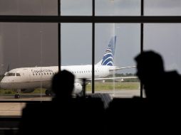 Por problemas de saturación en sus centros de atención de llamadas, las compañías aéreas recomiendan gestionar cambios o cancelaciones a través de sus portales de internet. EFE / O. Barría