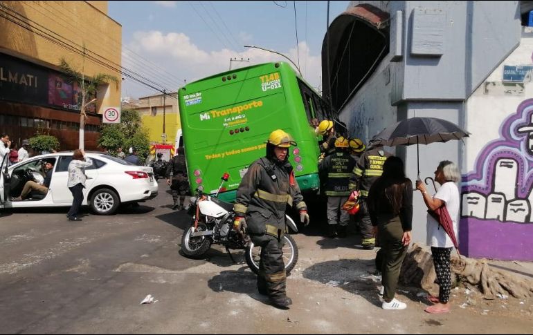 El accidente dejó al menos 28 personas lesionadas. ESPECIAL / Bomberos de Guadalajara