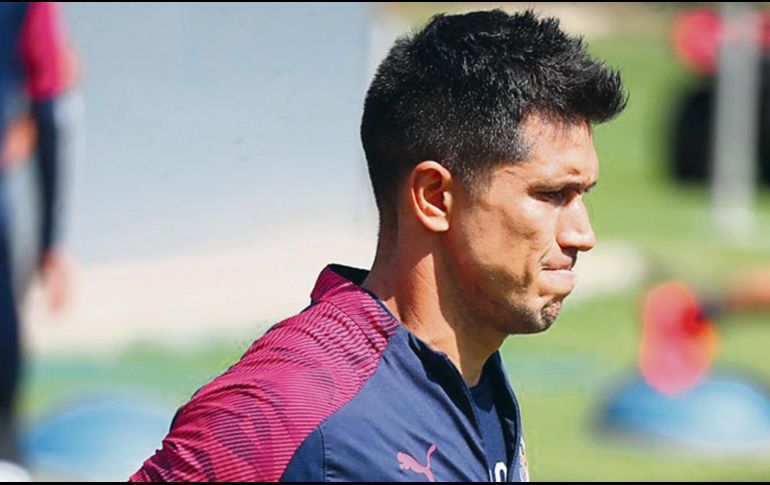 Jesús Molina. El capitán rojiblanco encabezó la práctica de ayer en el club Verde Valle. TWITTER/@chivas