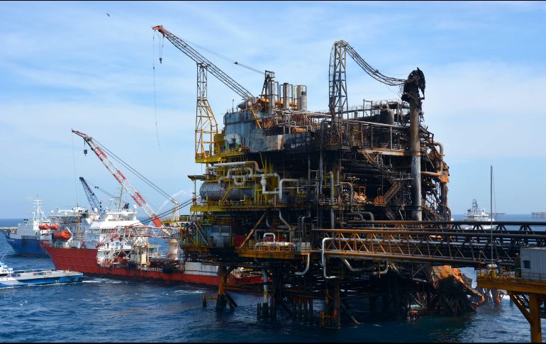 El Presidente López Obrador celebró que Pemex incrementó su producción porque de lo contrario esto hubiera sido fatal. AP/Archivo