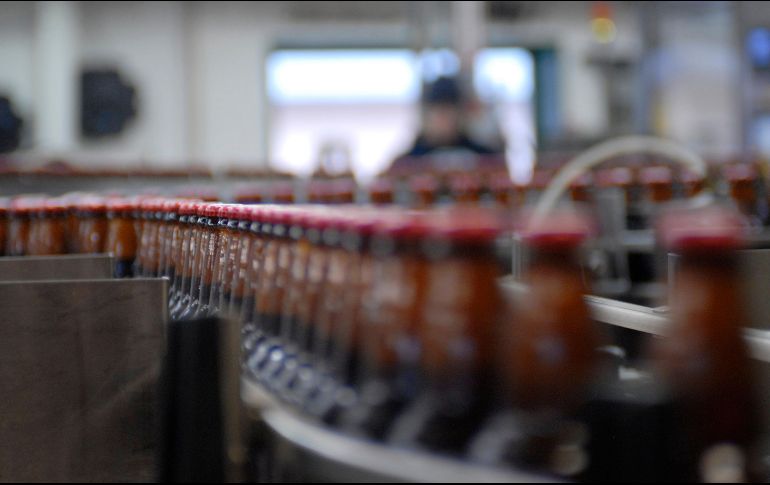 La CNDH señaló que podría haber agua para la producción de cerveza en Mexicali los próximos 50 años, pero a costa del consumo personal y doméstico. AP/Archivo