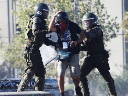 El cuerpo de Carabineros ha sido acusado por organismos internacionales de hacer un uso excesivo de la fuerza y cometer graves violaciones a los derechos humanos en las marchas. EFE/Archivo