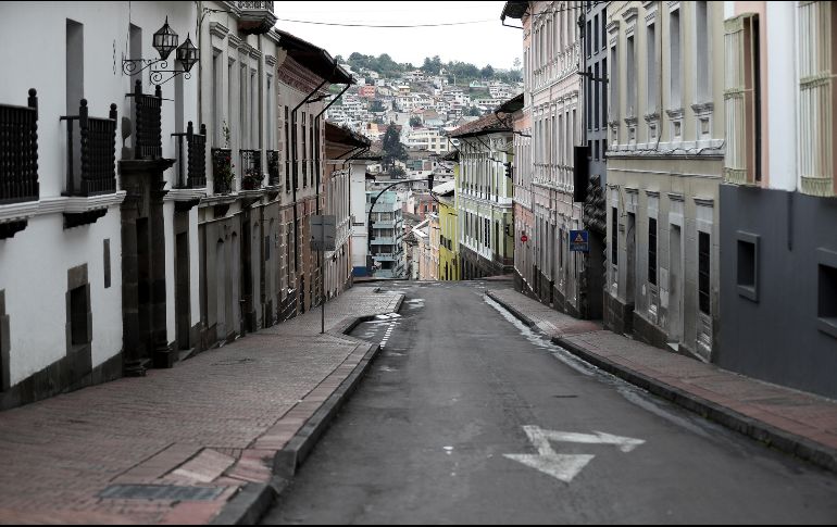 El país está bajo estado de excepción por 14 días, lo que implica el cierre de los servicios públicos -menos los sanitarios y seguridad-, y las actividades del sector privado, excepto de alimentación, salud y finanzas. EFE / J. Jácome