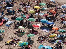 Los diputados tomaron esta decisión luego de que el pasado fin de semana largo, las playas del estado se llenaron con paseantes. EFE / ARCHIVO