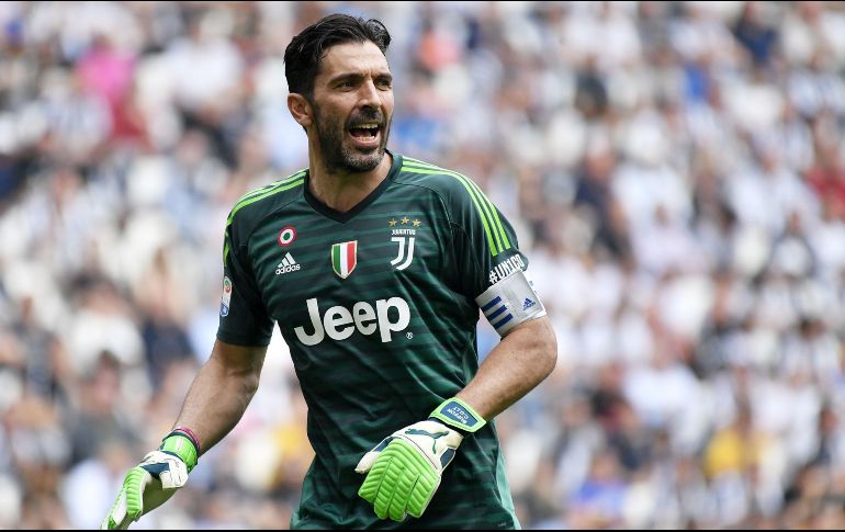 Buffon regresó este año a la Juventus tras una temporada en el París Saint-Germain francés y es el sustituto del polaco Wojciech Szczesny. AFP / ARCHIVO