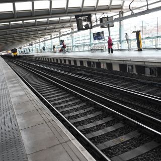 Jalisco pide evitar reuniones de más de 30 en trabajos por COVID-19