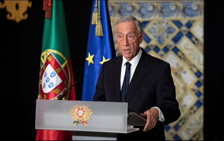El presidente de Portugal, Marcelo Rebelo de Sousa, anuncia la declaratoria de emergencia ante los medios. EFE/M. Figueiredo