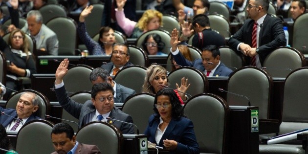 Diputados avalan reelecci&oacute;n de legisladores